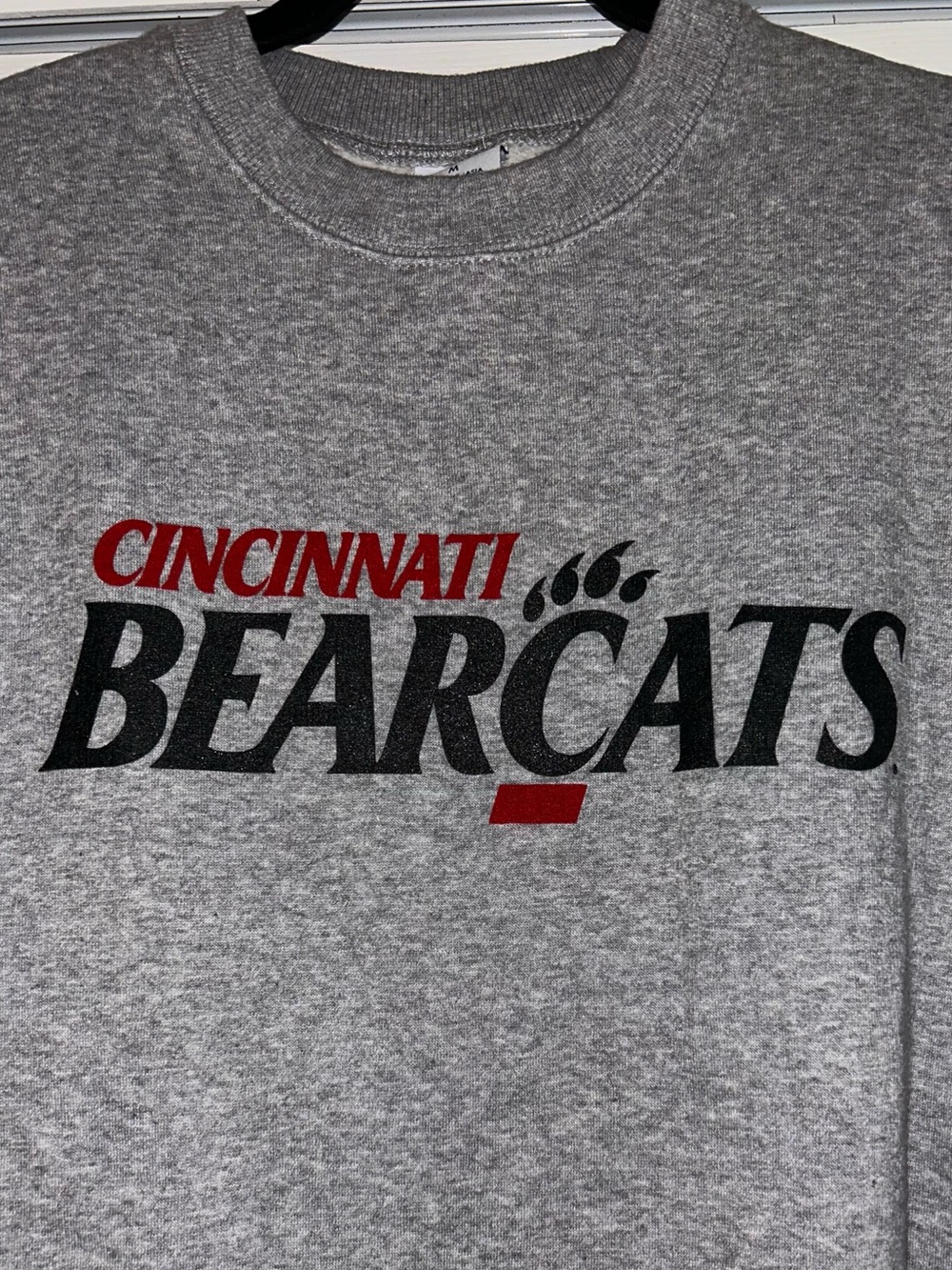 University of Cincinnati Bearcats 
Adult gray crew neck size Medium
